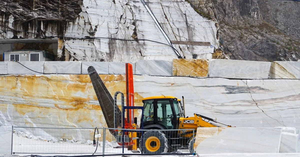 Histórico de horímetro por máquina no painel do sistema de controle na mineração